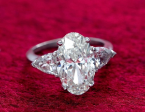 Jennifer Aniston-inspired diamond ring from AaLAND Diamond Jewelers